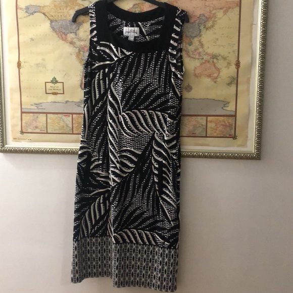 Printed shift dress. - Picture 3 of 5